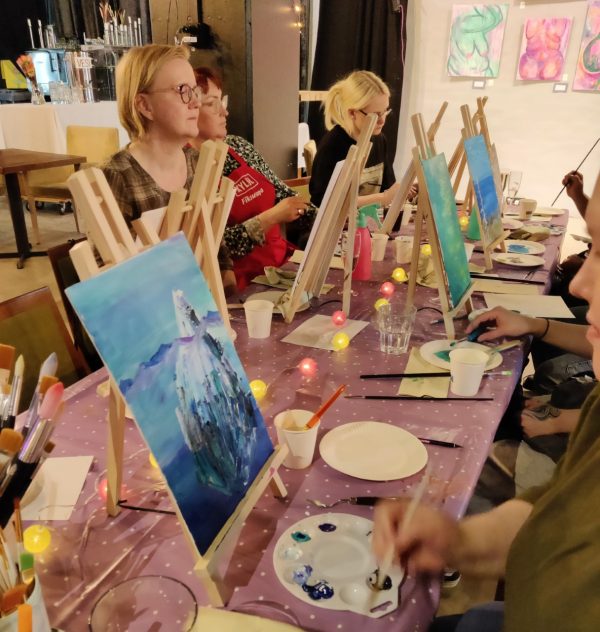 Taidehetki 10 osallistujaa